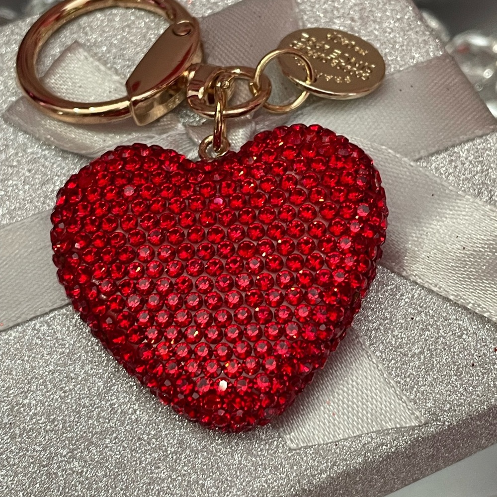 NWOT SPARKLY RED CRYSTAL VALENTINE HEART KEYCHAIN GOLD TONE ❤️❤️